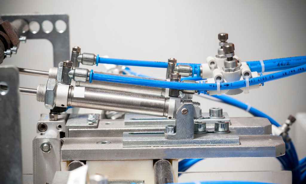 Hydraulic vs. Pneumatic Pressure in Calibration | Gulfcoastcalibratio.com